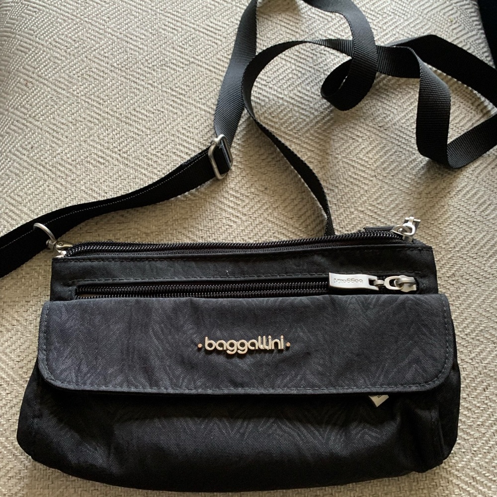 Baggallini cross body